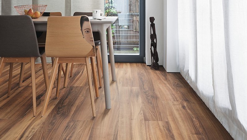 Ламинат Haro Tritty 100 Орех Итальянский 542076 1282×193×8 фото в интерьере Ламинат Haro Tritty 100 Орех Итальянский 542076 1282×193×8 фото в интерьере